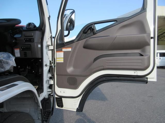 MITSUBISHI CANTER 2025 Image 31