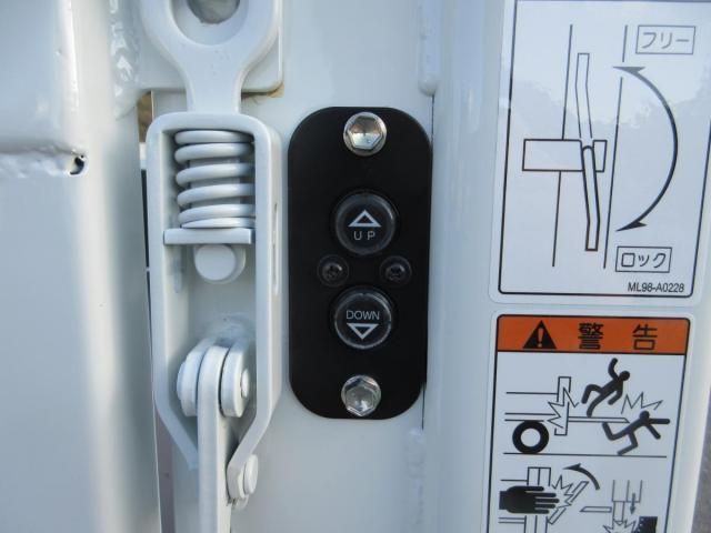 MITSUBISHI CANTER 2025 Image 31