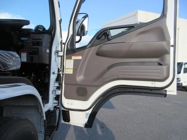 MITSUBISHI CANTER 2025 Image 31