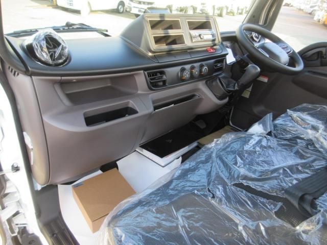 MITSUBISHI CANTER 2025 Image 31