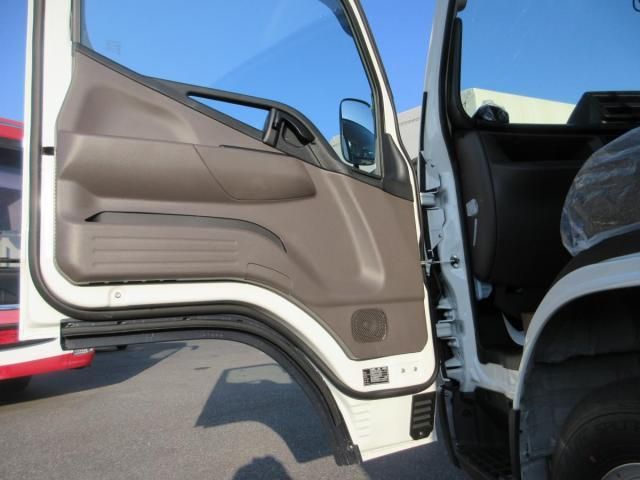 MITSUBISHI CANTER 2025 Image 31