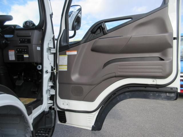 MITSUBISHI CANTER 2025 Image 31
