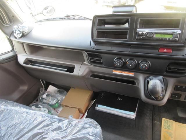 MITSUBISHI CANTER 2025 Image 31