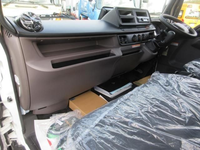 MITSUBISHI CANTER 2025 Image 31