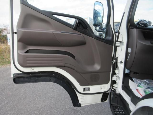 MITSUBISHI CANTER 2025 Image 31