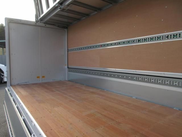 MITSUBISHI CANTER 2025 Image 31