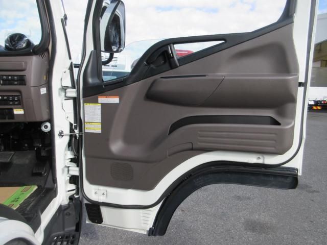 MITSUBISHI CANTER 2025 Image 31