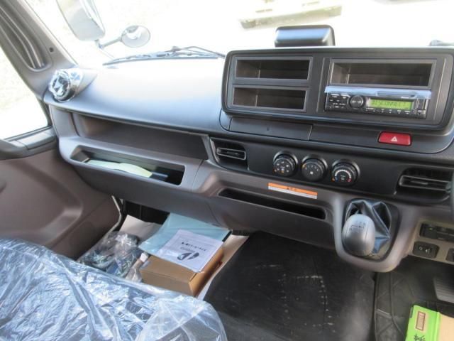 MITSUBISHI CANTER 2025 Image 31