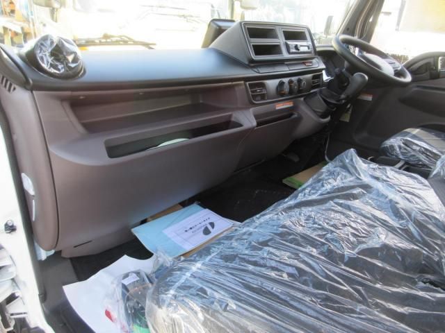 MITSUBISHI CANTER 2025 Image 31