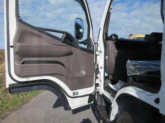 MITSUBISHI CANTER 2025 Image 31