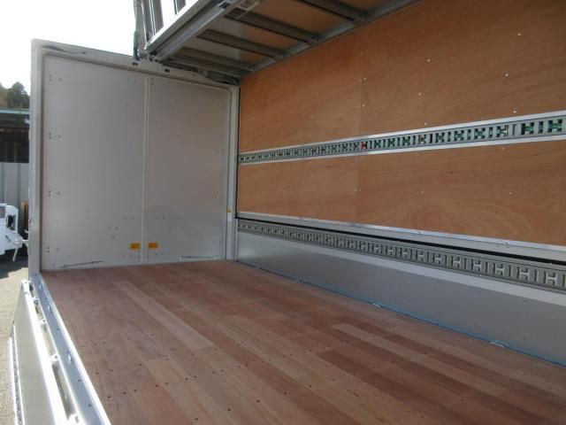 MITSUBISHI CANTER 2025 Image 31