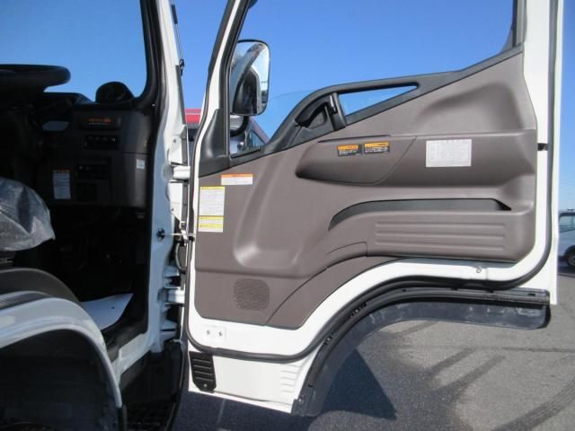 MITSUBISHI CANTER 2025 Image 31