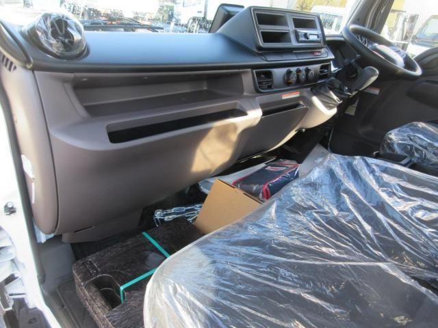 MITSUBISHI CANTER 2025 Image 31