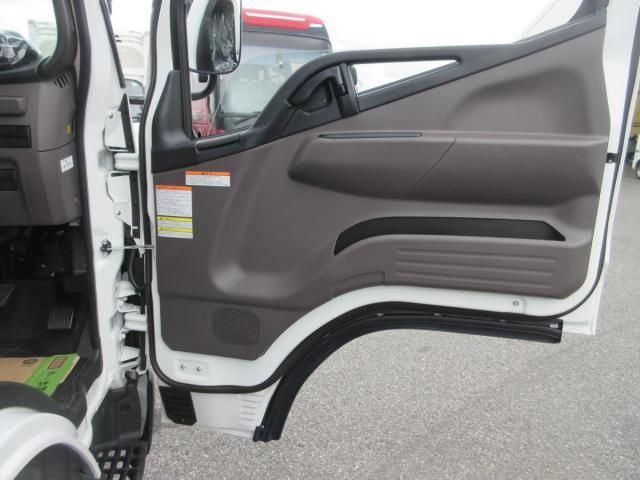 MITSUBISHI CANTER 2025 Image 31