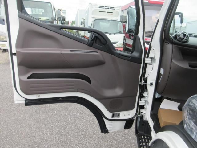 MITSUBISHI CANTER 2025 Image 31