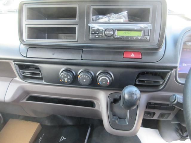 MITSUBISHI CANTER 2025 Image 31