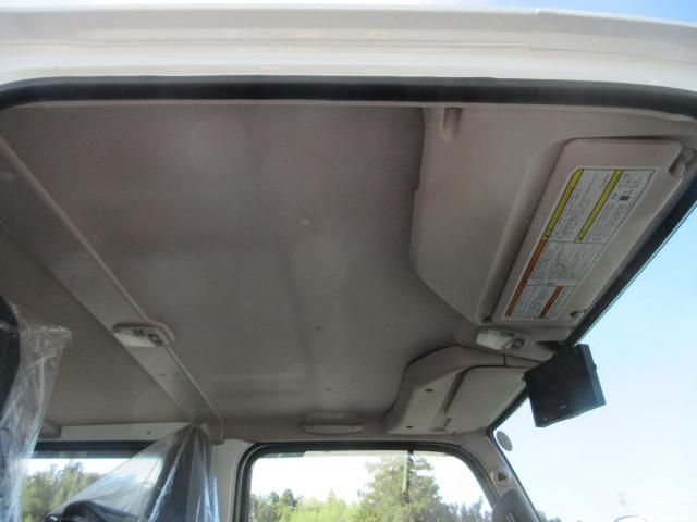 MITSUBISHI CANTER 2025 Image 31