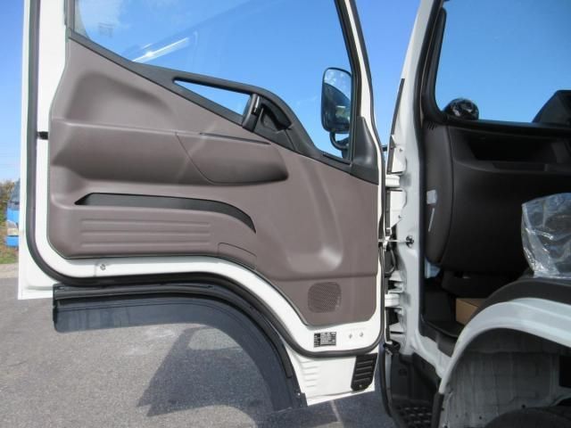 MITSUBISHI CANTER 2025 Image 31