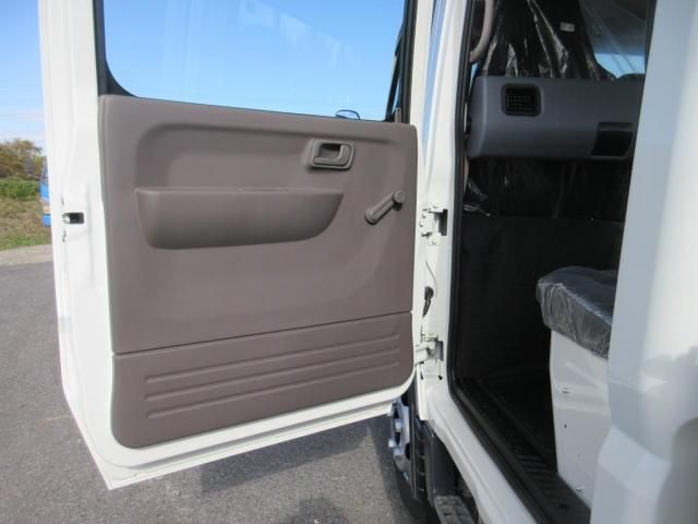 MITSUBISHI CANTER 2025 Image 31