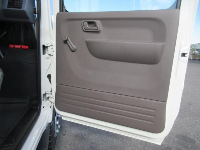 MITSUBISHI CANTER 2025 Image 31