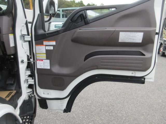 MITSUBISHI CANTER 2025 Image 31
