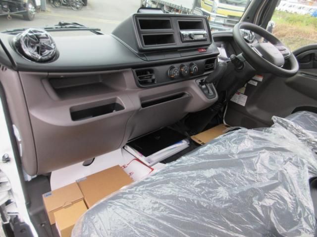 MITSUBISHI CANTER 2025 Image 31