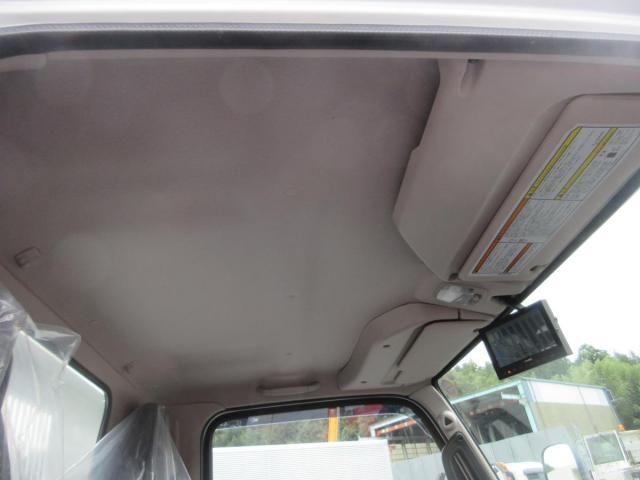 MITSUBISHI CANTER 2025 Image 31