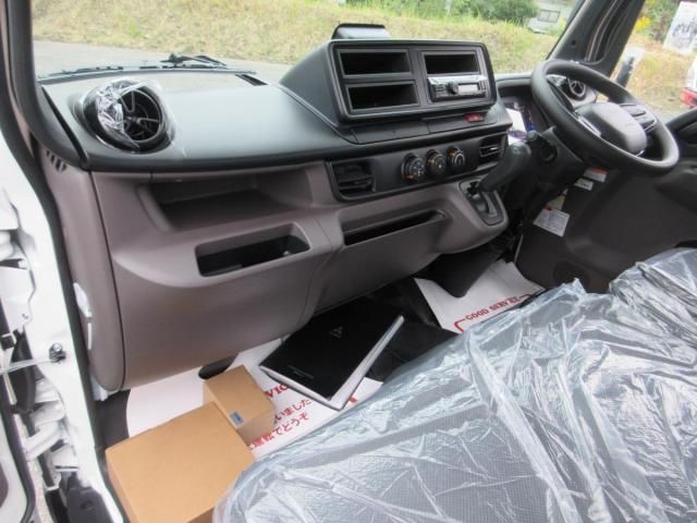 MITSUBISHI CANTER 2025 Image 31