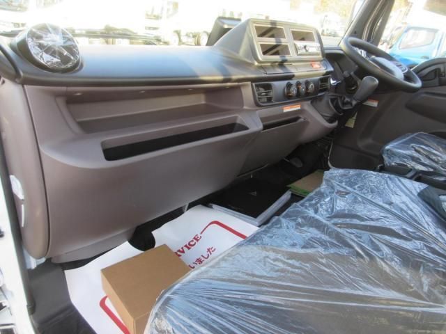 MITSUBISHI CANTER 2025 Image 31