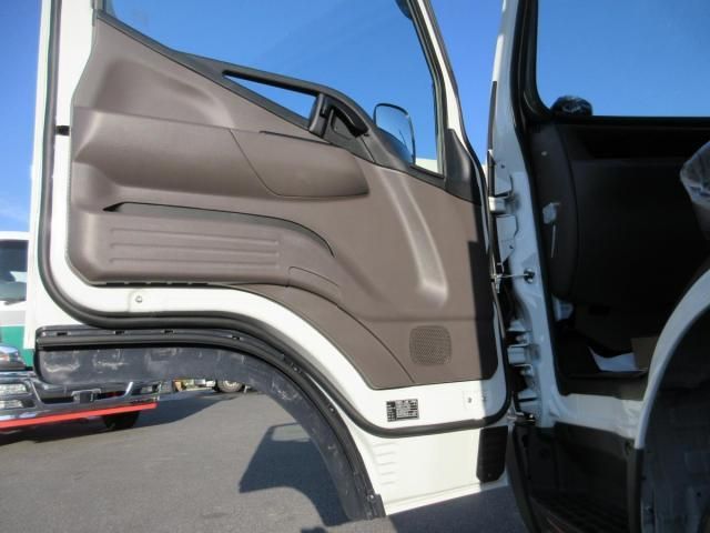 MITSUBISHI CANTER 2025 Image 31