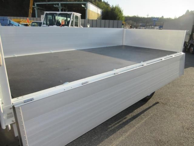 MITSUBISHI CANTER 2025 Image 31