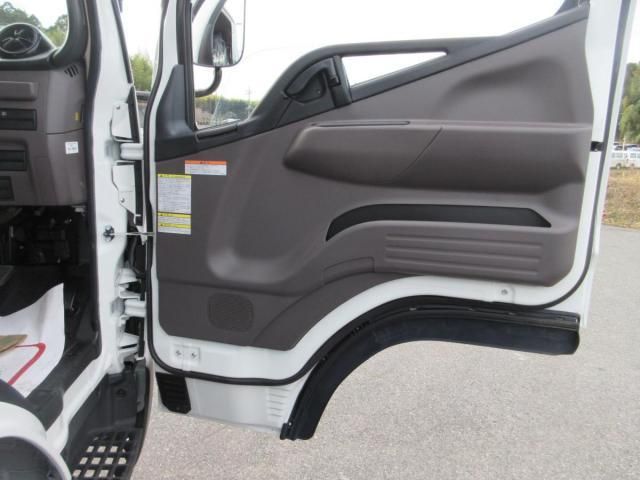 MITSUBISHI CANTER 2025 Image 31