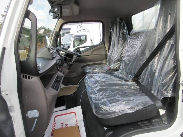 MITSUBISHI CANTER 2025 Image 31