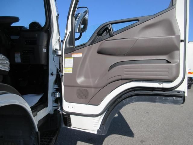 MITSUBISHI CANTER 2025 Image 31