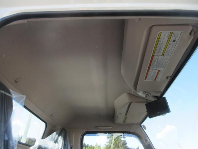 MITSUBISHI CANTER 2025 Image 31