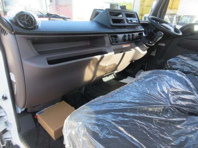 MITSUBISHI CANTER 2025 Image 31