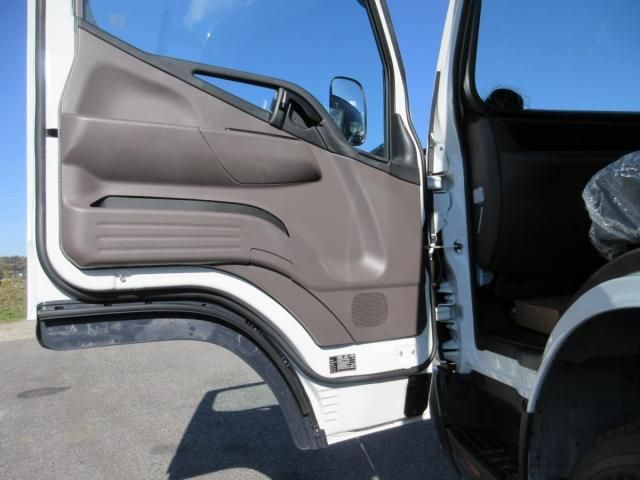 MITSUBISHI CANTER 2025 Image 31