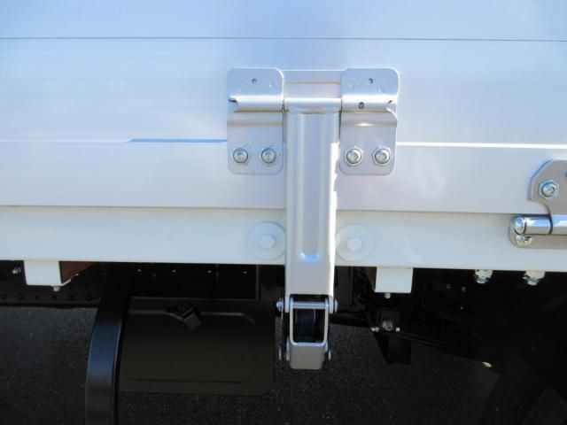 MITSUBISHI CANTER 2025 Image 31