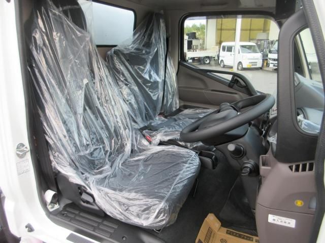 MITSUBISHI CANTER 2025 Image 31