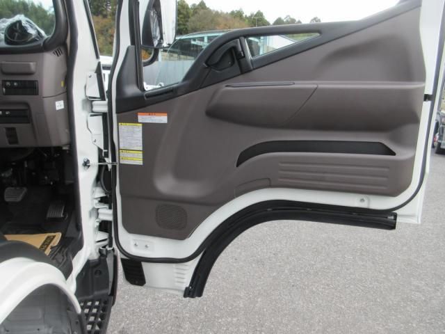 MITSUBISHI CANTER 2025 Image 31