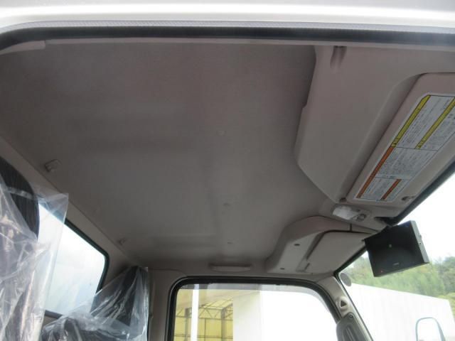 MITSUBISHI CANTER 2025 Image 31