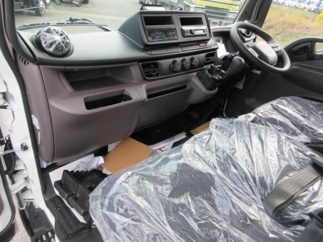 MITSUBISHI CANTER 2025 Image 31