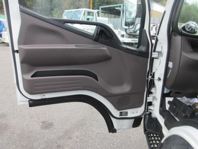 MITSUBISHI CANTER 2025 Image 31