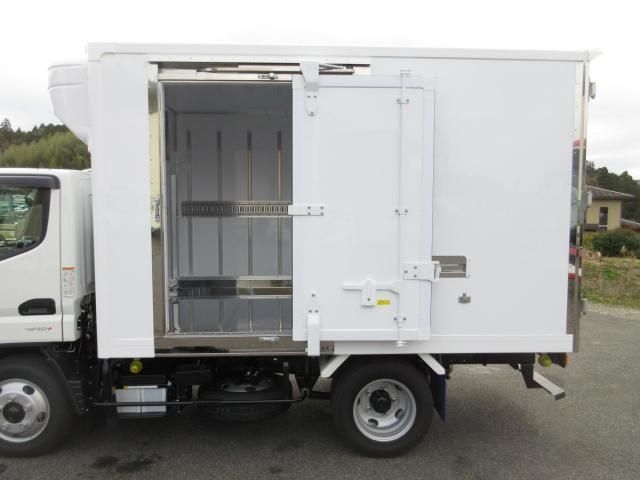 MITSUBISHI CANTER 2025 Image 31