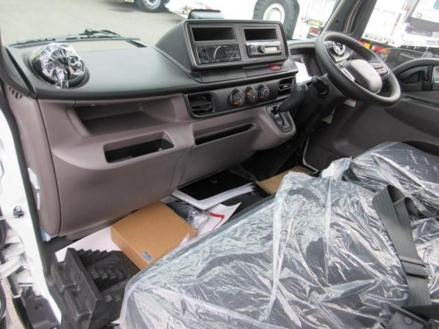 MITSUBISHI CANTER 2025 Image 31