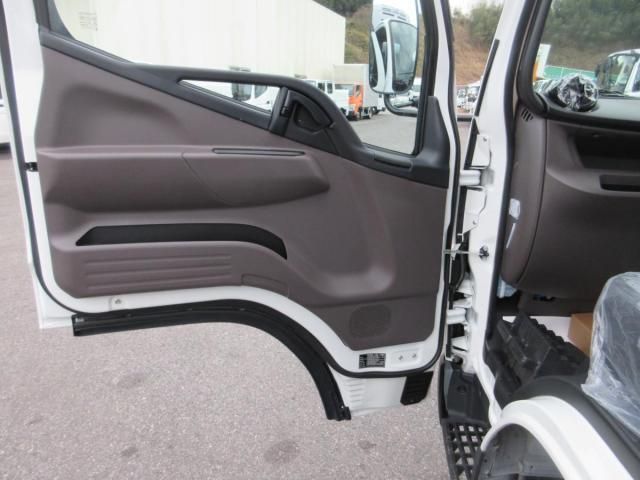 MITSUBISHI CANTER 2025 Image 31