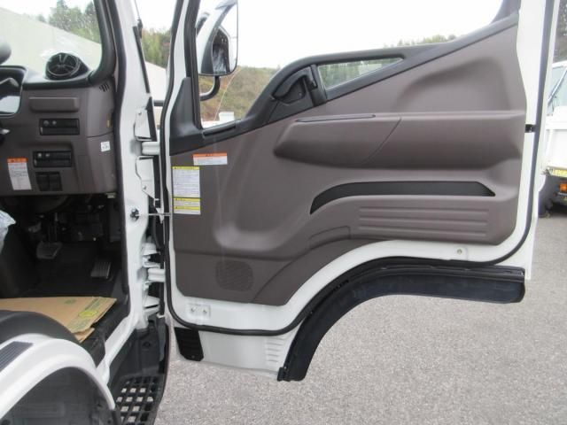 MITSUBISHI CANTER 2025 Image 31