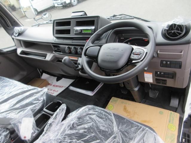 MITSUBISHI CANTER 2025 Image 31