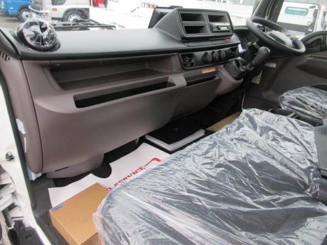 MITSUBISHI CANTER 2025 Image 31