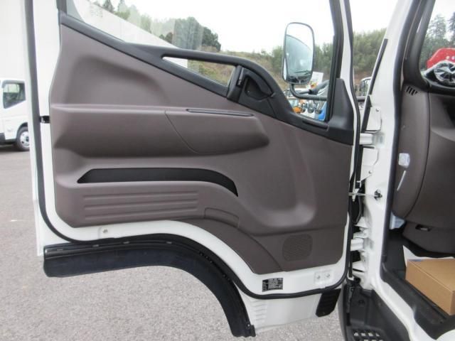 MITSUBISHI CANTER 2025 Image 31